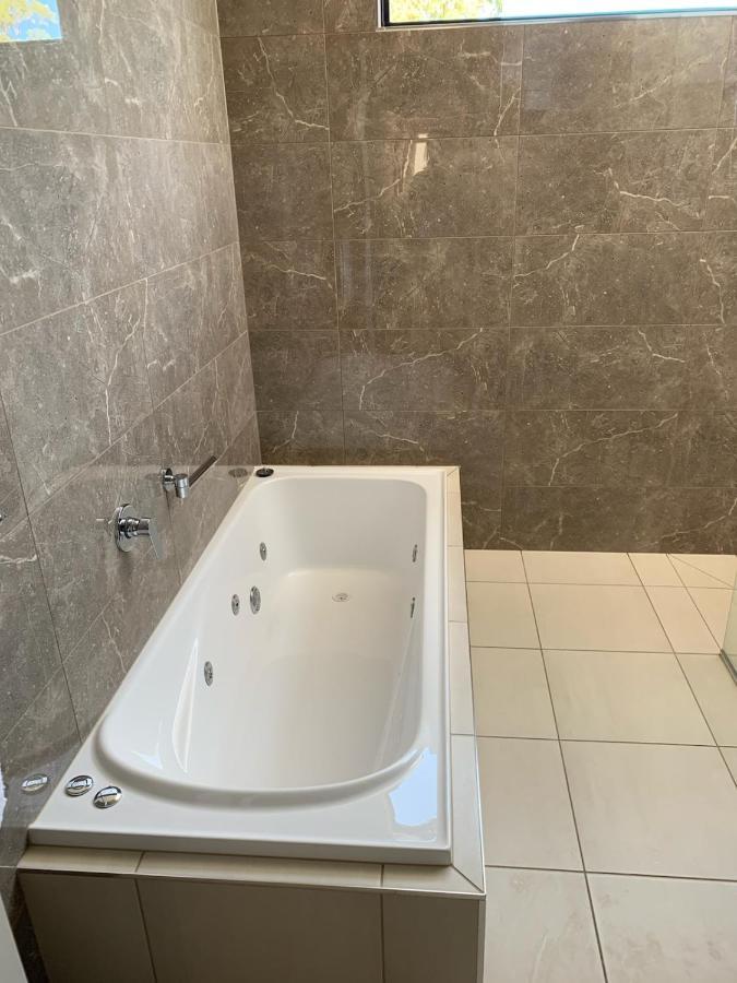 Captains Cove 1St Floor Spa Luxury Apartments - Free Netflix Paynesville Kültér fotó